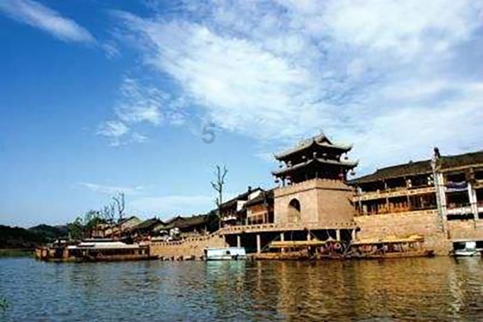 “贴地飞龙”护航春运保畅通